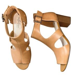 Clarks Collection Women’s Tan Leather Cutout Block Heel Sandals Size 8